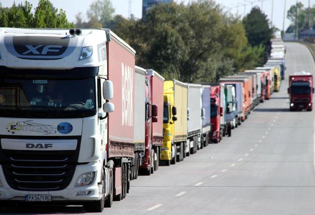 Kapıkule'de 9 Kilometrelik TIR Kuyruğu