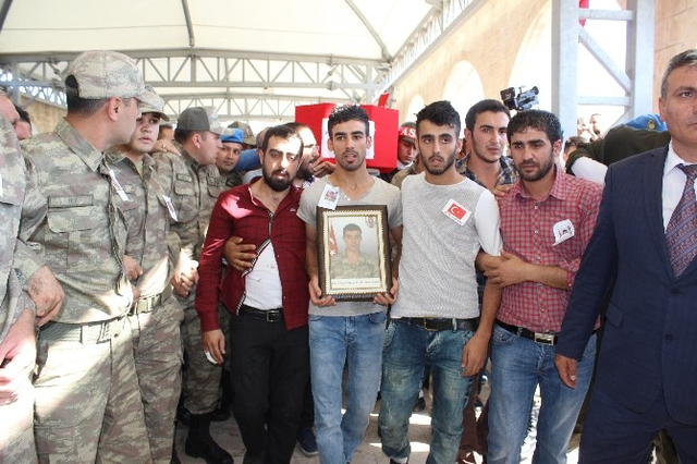 Şehit Babasından Askere: Kurban Olurum Size Ağlamayın
