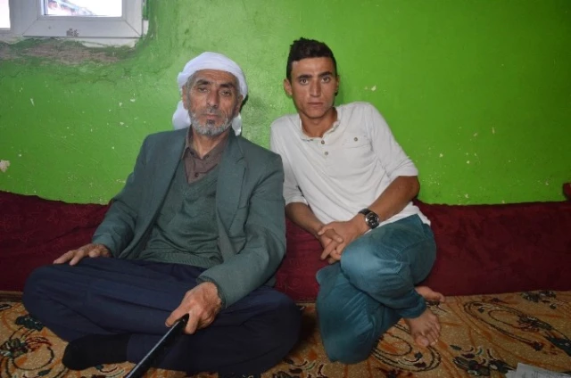 Diyarbakır'da Yaşayan <a class='keyword-sd' href='/baba/' title='Baba'>Baba</a> ve Oğulun Hastalığına Teşhis Konulamıyor