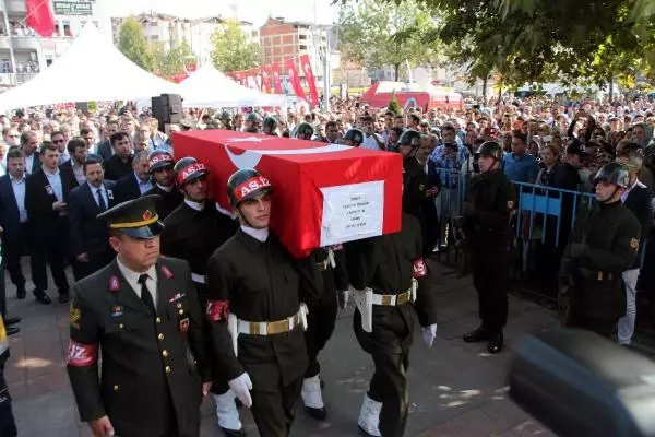 Şehit Uzman Onbaşı Öklük'ü 15 Bin Kişi Uğurladı