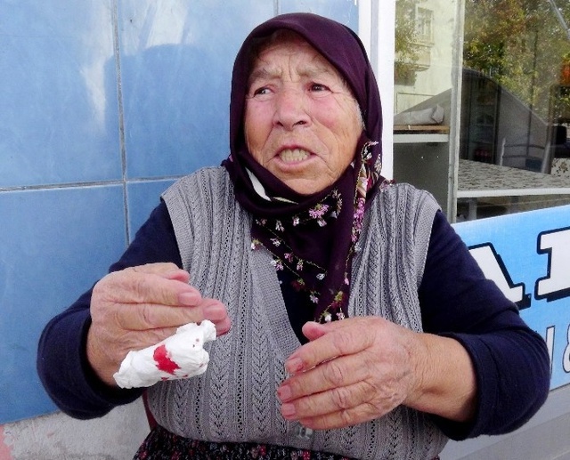 Kapkaççı 80 Yaşındaki Kadının Çantasını Çaldı