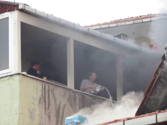 Ataşehir'de Yangın Paniği! Ekmek Teknelerini Kurtarmak İçin Çabaladılar