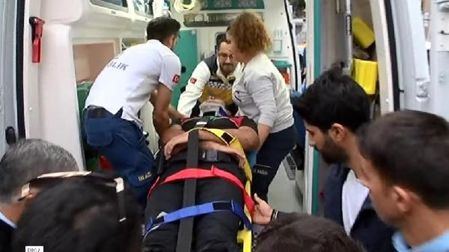 Ehliyetsiz Sürücü Polislere Çarptı