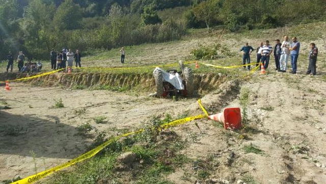 Devrilen Traktörün Altında Feci Şekilde Can Verdi