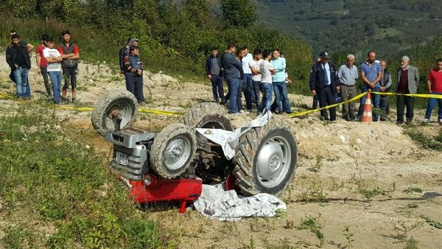 Devrilen Traktörün Altında Feci Şekilde Can Verdi