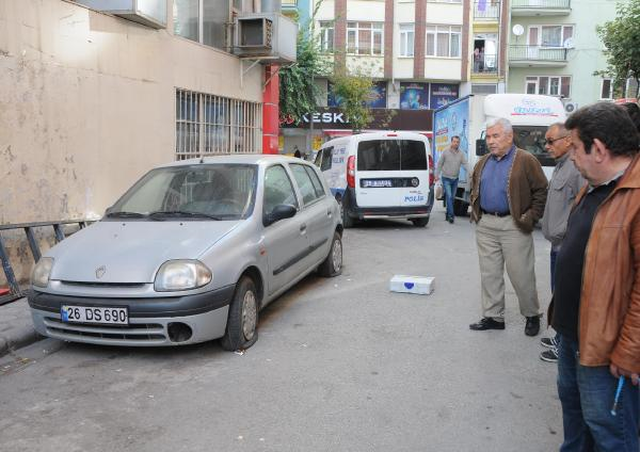 Eskişehir'de 30'dan Fazla Aracın Lastikleri Kesildi