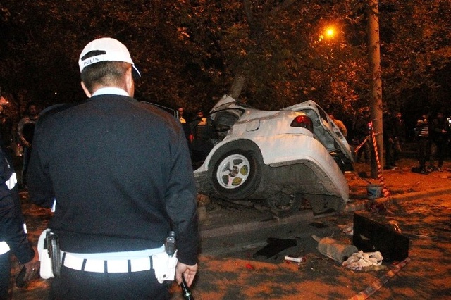 Hurdaya Dönen Otomobilden Sağ Çıktılar