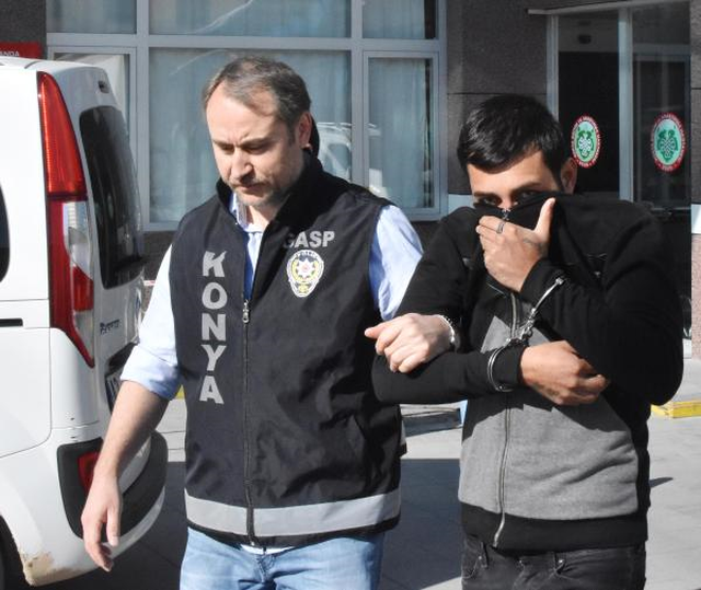 Tuttuğu 3 Kişiye Teyzesinin Altın, Para ve Cep Telefonunu Gasp Ettirdi