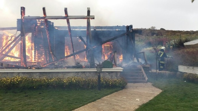 Ağaoğlu ve Kardeşinin Avşa'daki Yazlık Villası Küle Döndü