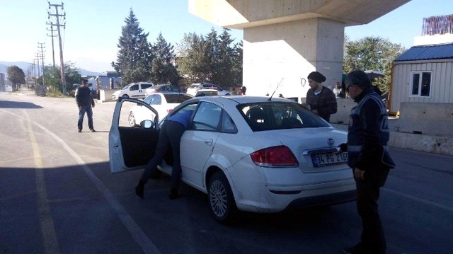 Bursa'da Polis Teröre Karşı Herkesi Didik Didik Arıyor
