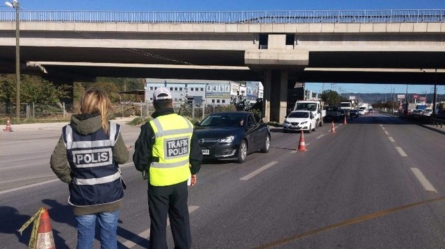 Bursa'da Polis Teröre Karşı Herkesi Didik Didik Arıyor