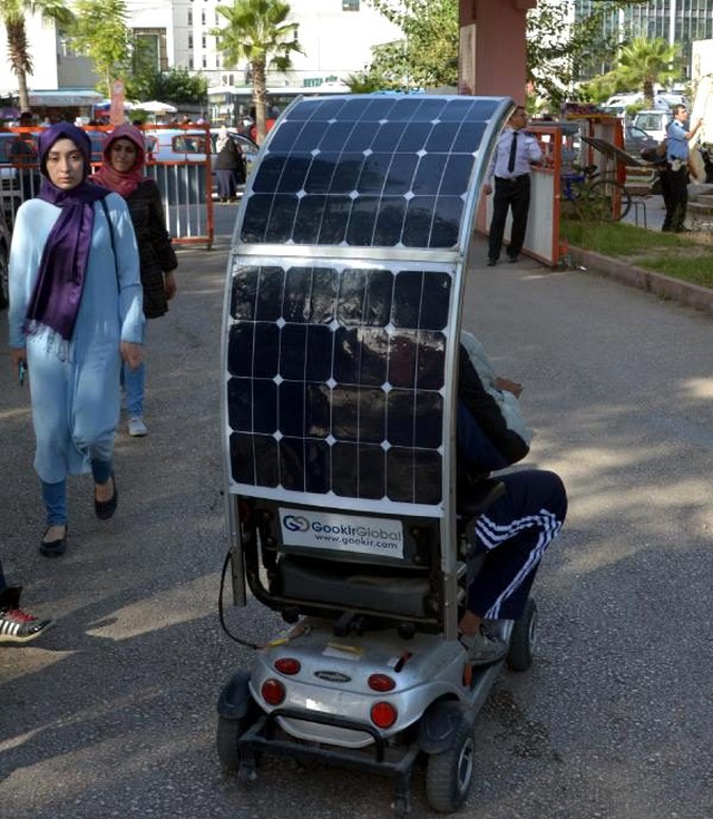 Adana'da Engelli Aracına <a class='keyword-sd' href='/gunes/' title='Güneş'>Güneş</a> Enerjisi Panelleri Takıldı