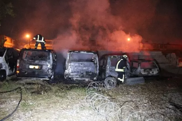 Yediemin Otoparkında Yangın! 4 Araç Kullanılamaz Hale Geldi