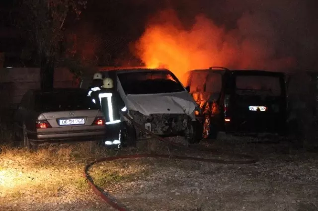 Yediemin Otoparkında Yangın! 4 Araç Kullanılamaz Hale Geldi