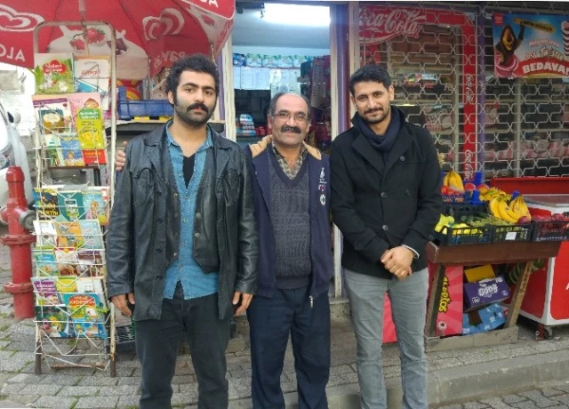 Üsküdar'da Bir Bakkalda Para Değil, Kitap Geçiyor