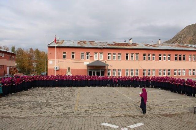 Okulda İstiklal Marşı Sonrası Hatim Duası