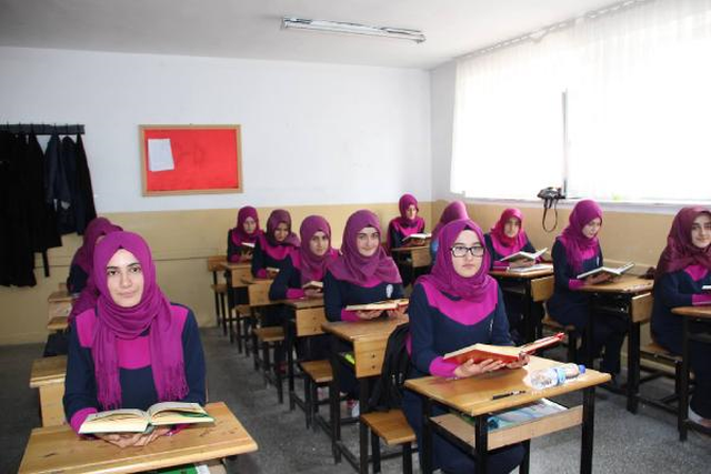 Okulda İstiklal Marşı Sonrası Hatim Duası