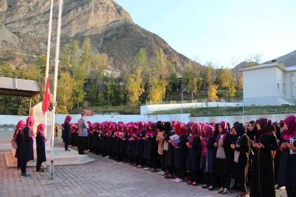 Okulda İstiklal Marşı Sonrası Hatim Duası