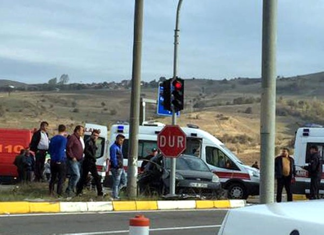 Bolu'da Ambulans ile Otomobil Çarpıştı: 1 Ölü, 4 Yaralı