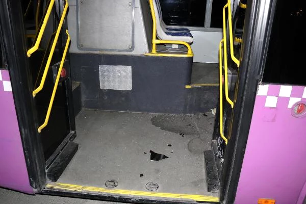 Okmeydanı'nda Belediye Otobüsüne Molotofla Saldırdılar