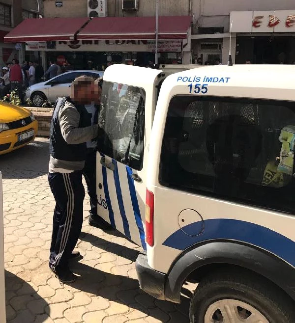 'Tacizci' Diye Dövüldü, Polis Linçten Kurtardı