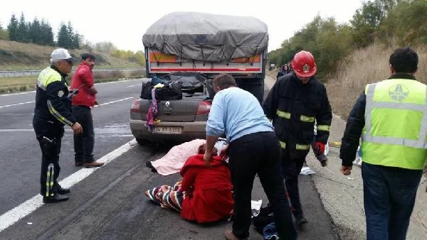 Bolu'da Dehşete Düşüren Kaza! Otomobil TIR'ın Altına Girdi: 2 Yaralı