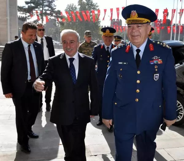 Orgeneral Ünal: Toprağa Gömülü Uçaklar Konusu Asparagas