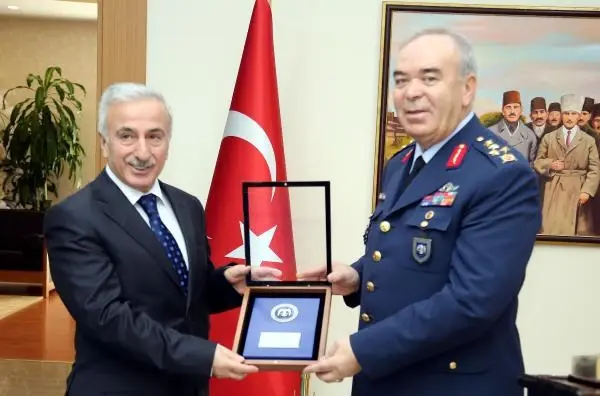 Orgeneral Ünal: Toprağa Gömülü Uçaklar Konusu Asparagas