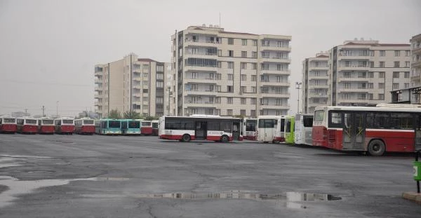 Diyarbakır'da Otobüsler Yine Çalışmadı, Çöpler Toplanmadı