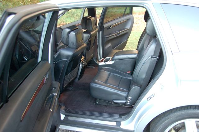 En Geniş Hızlı Aileler İçin Mercedes R63 Amg