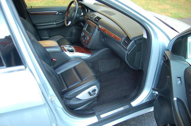 En Geniş Hızlı Aileler İçin Mercedes R63 Amg