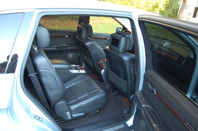 En Geniş Hızlı Aileler İçin Mercedes R63 Amg