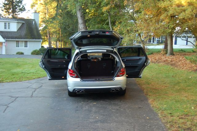 En Geniş Hızlı Aileler İçin Mercedes R63 Amg