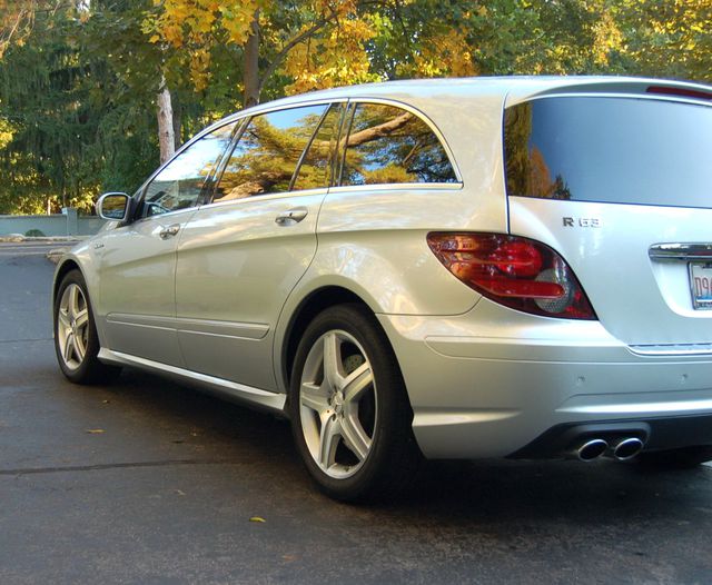 En Geniş Hızlı Aileler İçin Mercedes R63 Amg