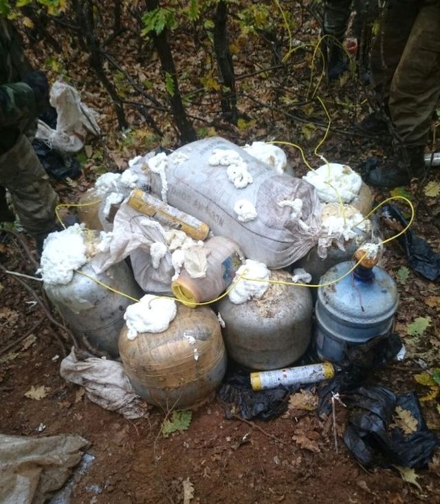 PKK'ya Ağır Darbe! Bingöl'de 1 Ton Patlayıcı Ele Geçirildi