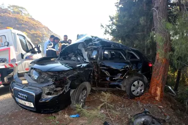 Kontrolden Çıkıp Ağaca Çarptı, Hurda Dönen Araçta Sıkışan Sürücü Öldü