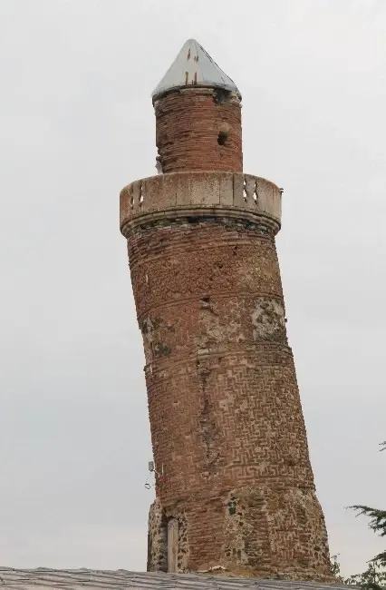 Elazığ'daki Eğri Minarenin, Pisa Kulesi'nden Bile Daha Eğri Olduğu Tescillendi