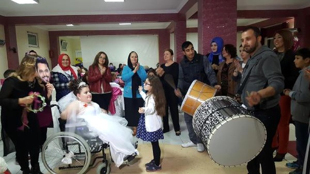 Engelli Nildem'in Hayali Gerçekleşti, Murat Boz Temsili Damat Oldu