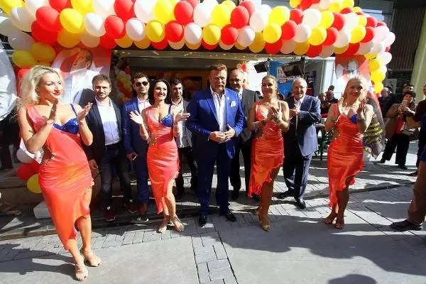 Nuri Alço Gazozu Bıraktı! Artık Dürümle Bayıltacak