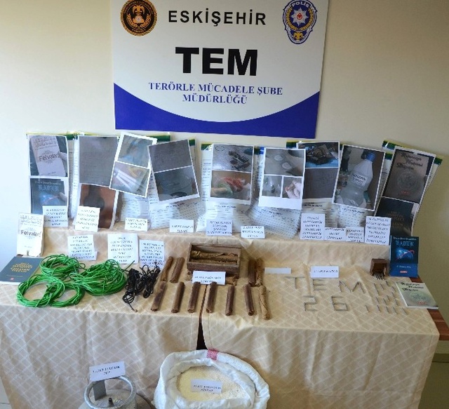 Eskişehir'de 7 Canlı Bomba Yapılacak Malzeme Ele Geçirildi