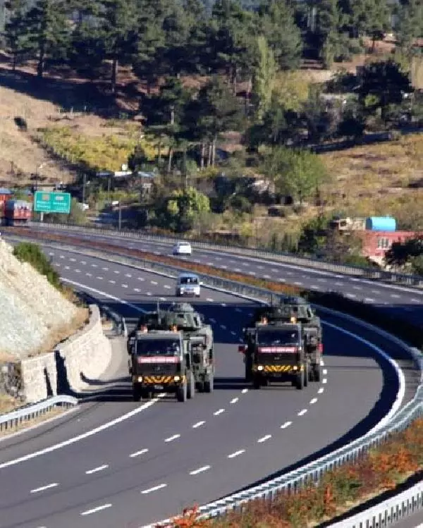 Tank Konvoyu Adana'dan Şırnak'a Yola Koyuldu