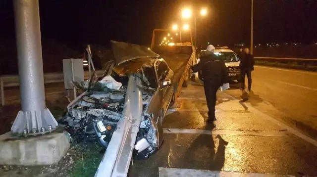 Bariyerin Ok Gibi Saplandığı Araçtan Sürücü Sağ Çıktı