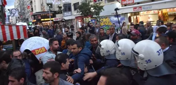 İzmir'de HDP'lilerin Eylemine Polis Müdahale Etti: 55 Gözaltı