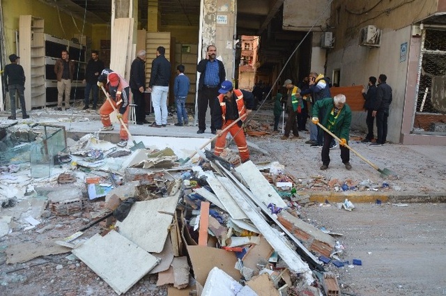 Dün Sabah Felaketi Yaşayan Bağlar'da Yaralar Sarılıyor