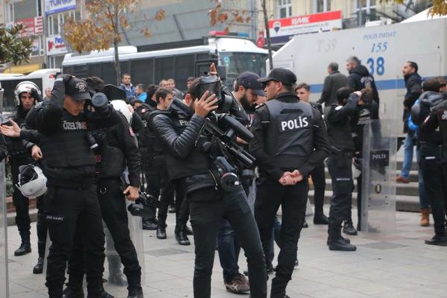 HDP'lilerin Tutuklanmasını Protesto Eden Gruplara Polis Müdahale Etti