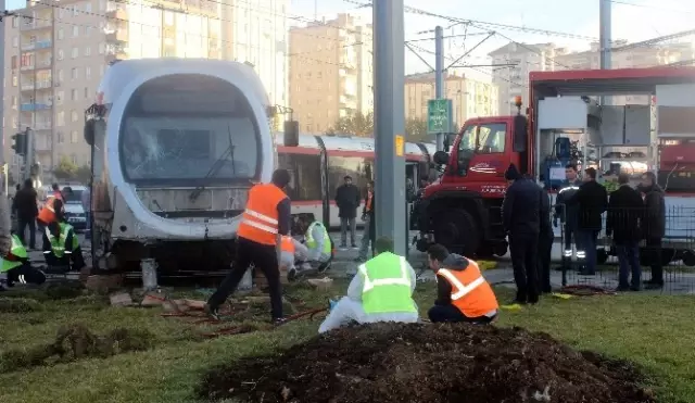  <a class='keyword-sd' href='/kayseri/' title='Kayseri'>Kayseri</a>'de Öğrenci Servisi ile Tramvay Çarpıştı: 7 Yaralı