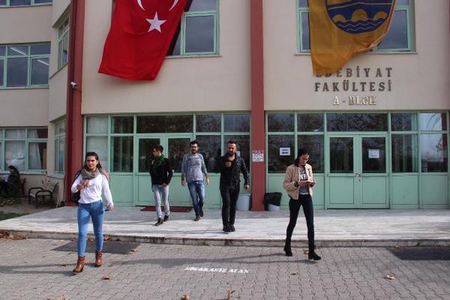 Whatsapp ile Kopya, Fakülteye Cep Telefonu Yasağı Getirdi