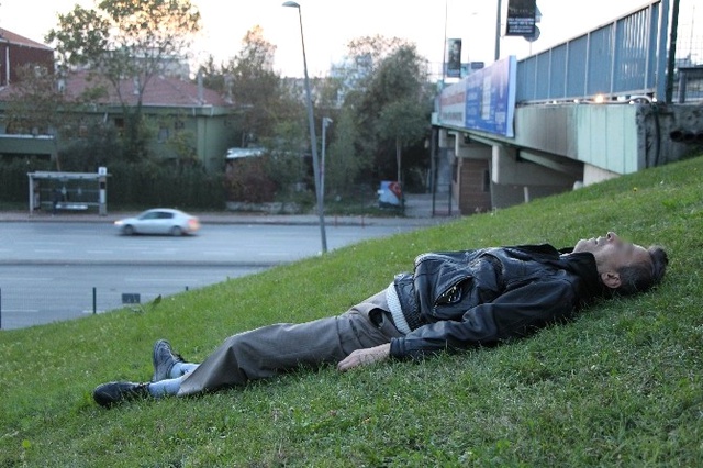 Metrobüs Durağı Yanında Uyuşturucu Komasına Girdi