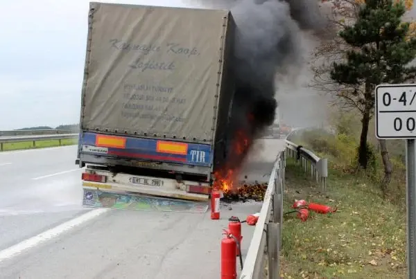 Kamyon Sürücüsü TIR'ın Yanmasını Gözyaşları İçinde İzledi