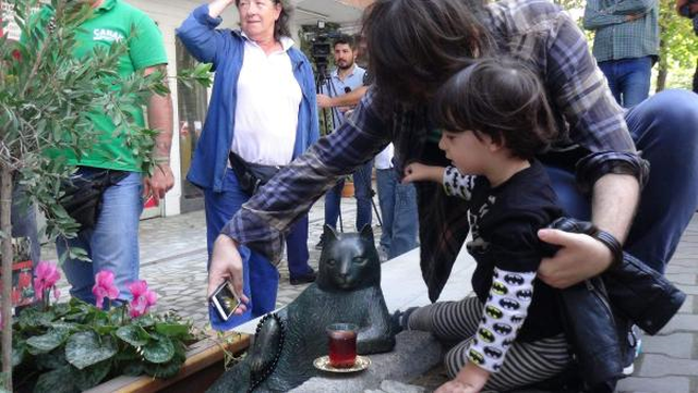 Verdiği Pozla Fenomen Olan Tombili'nin Heykeli Çalındı
